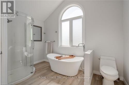 Imported from itso - 1047 Griffith Street, London, ON - Indoor Photo Showing Bathroom