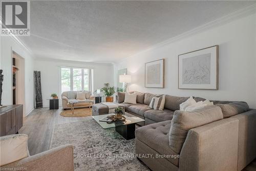 1047 Griffith Street, London, ON - Indoor Photo Showing Living Room