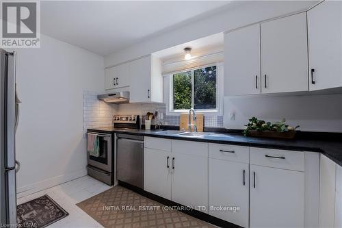 5 Ardsley Road, London, ON - Indoor Photo Showing Kitchen With Double Sink