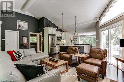 4 Frances Crescent, South Huron (Stephen Twp), ON - Indoor Photo Showing Living Room