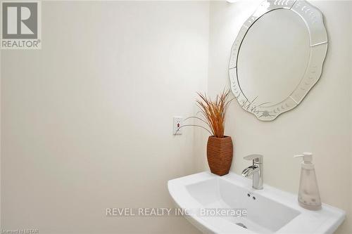 44 - 70 Sunnyside Drive, London, ON - Indoor Photo Showing Bathroom