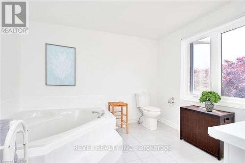 44 - 70 Sunnyside Drive, London, ON - Indoor Photo Showing Bathroom