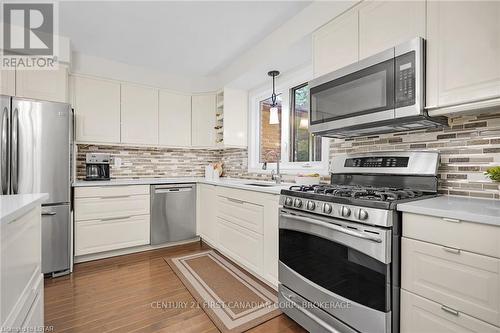 52 Chepstow Close, London, ON - Indoor Photo Showing Kitchen With Stainless Steel Kitchen With Upgraded Kitchen