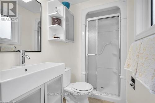52 Chepstow Close, London, ON - Indoor Photo Showing Bathroom