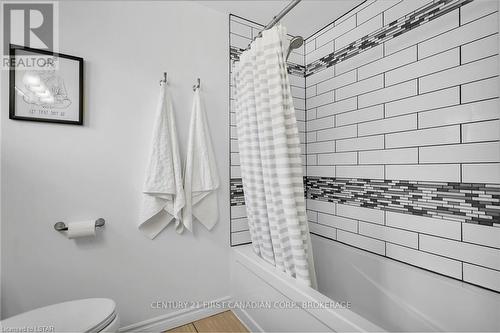 52 Chepstow Close, London, ON - Indoor Photo Showing Bathroom