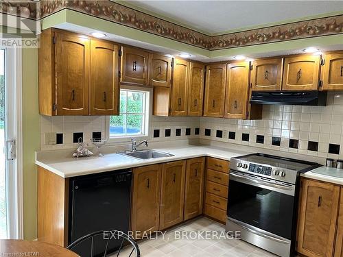 414 Simcoe St Street, Warwick (Watford), ON - Indoor Photo Showing Kitchen