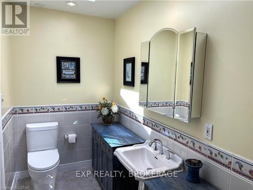 414 Simcoe St Street, Warwick (Watford), ON - Indoor Photo Showing Bathroom