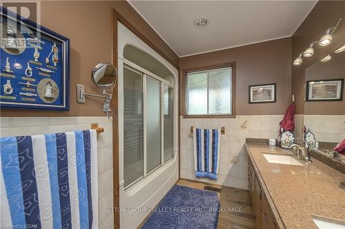 8444 Lazy Lane, Lambton Shores (Port Franks), ON - Indoor Photo Showing Bathroom