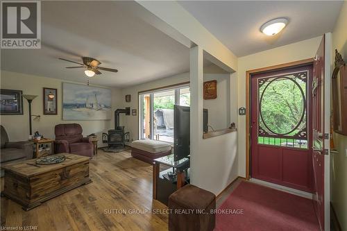 8444 Lazy Lane, Lambton Shores (Port Franks), ON - Indoor Photo Showing Living Room