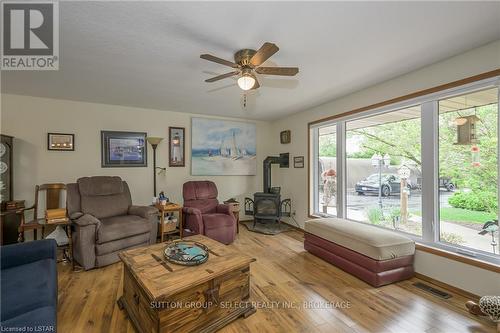 8444 Lazy Lane, Lambton Shores (Port Franks), ON - Indoor Photo Showing Living Room