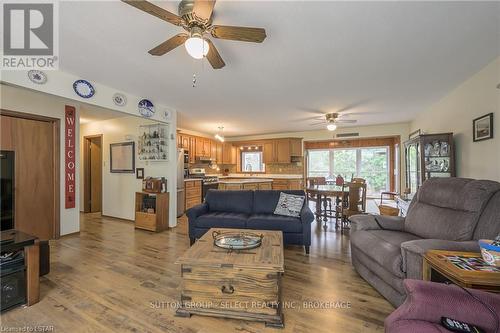 8444 Lazy Lane, Lambton Shores (Port Franks), ON - Indoor Photo Showing Living Room