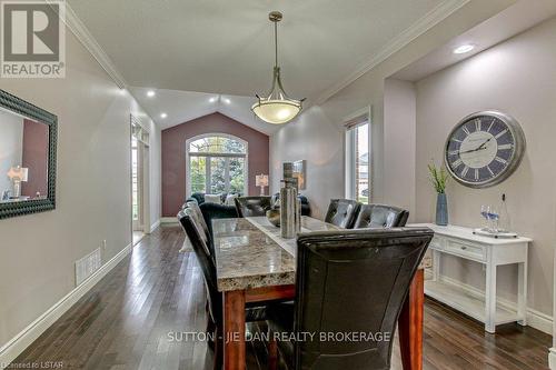 329 Skyline Avenue, London, ON - Indoor Photo Showing Dining Room
