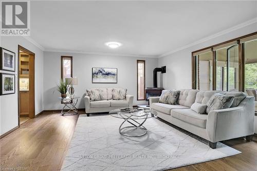 Imported from itso - 30 Forward Avenue, London, ON - Indoor Photo Showing Living Room