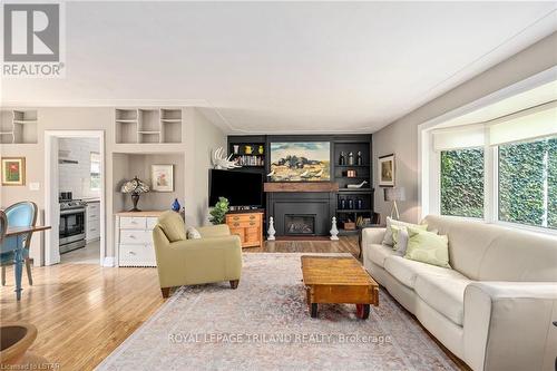 514 Upper Queen Street, London, ON - Indoor Photo Showing Living Room With Fireplace