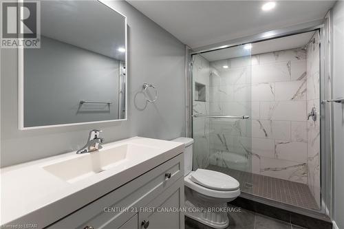 62 Sackville Street, London, ON - Indoor Photo Showing Bathroom