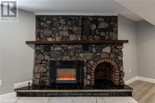 62 Sackville Street, London, ON - Indoor Photo Showing Living Room With Fireplace