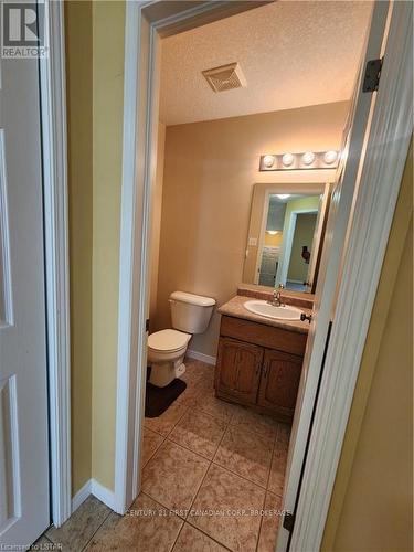 Imported from itso - 2021 Foxwood Avenue, London, ON - Indoor Photo Showing Bathroom