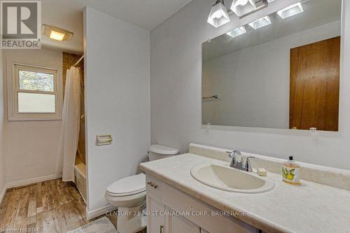 243 Walmer Grove, London, ON - Indoor Photo Showing Bathroom