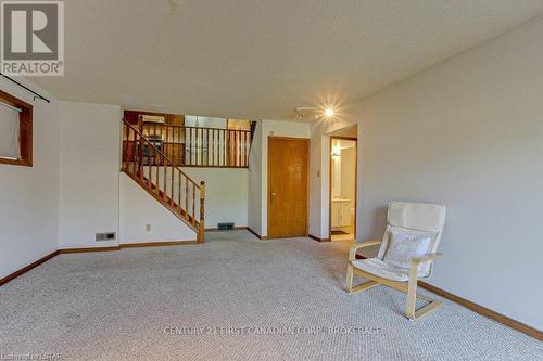 243 Walmer Grove, London, ON - Indoor Photo Showing Other Room