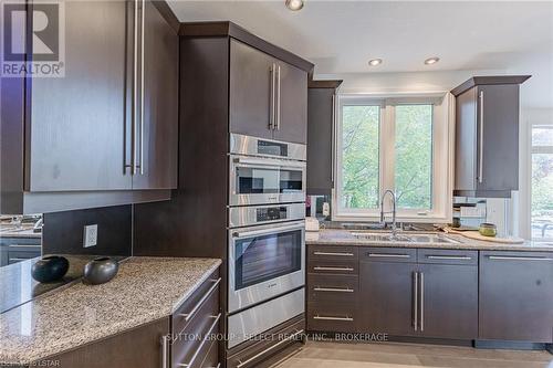 99 Fitzwilliam Boulevard, London, ON - Indoor Photo Showing Kitchen With Double Sink With Upgraded Kitchen