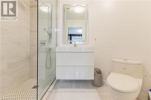 99 Fitzwilliam Boulevard, London, ON - Indoor Photo Showing Bathroom