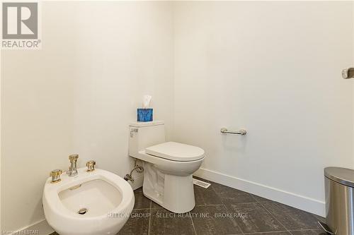 99 Fitzwilliam Boulevard, London, ON - Indoor Photo Showing Bathroom