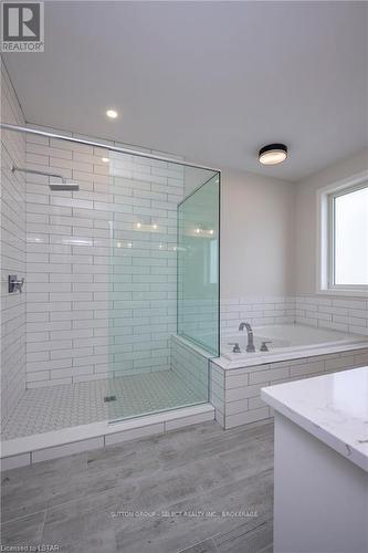 7 Spruce Crescent, North Middlesex (Parkhill), ON - Indoor Photo Showing Bathroom