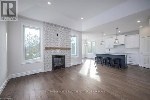 7 Spruce Crescent, North Middlesex (Parkhill), ON - Indoor Photo Showing Living Room With Fireplace