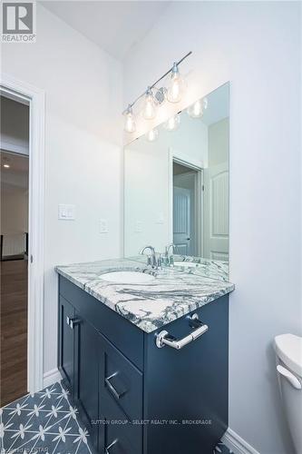 7 Spruce Crescent, North Middlesex (Parkhill), ON - Indoor Photo Showing Bathroom