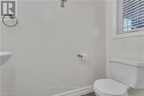 1833 Devos Drive, London, ON - Indoor Photo Showing Bathroom