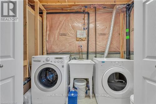 1833 Devos Drive, London, ON - Indoor Photo Showing Laundry Room