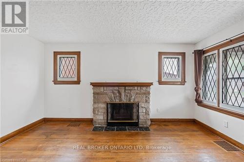 67 Adelaide Street, London, ON - Indoor Photo Showing Living Room With Fireplace