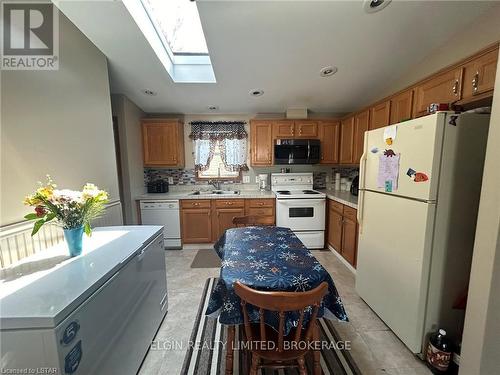 33, #24 Pitt Street, Bayham (Port Burwell), ON - Indoor Photo Showing Kitchen With Double Sink