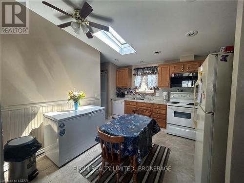 33, #24 Pitt Street, Bayham (Port Burwell), ON - Indoor Photo Showing Kitchen