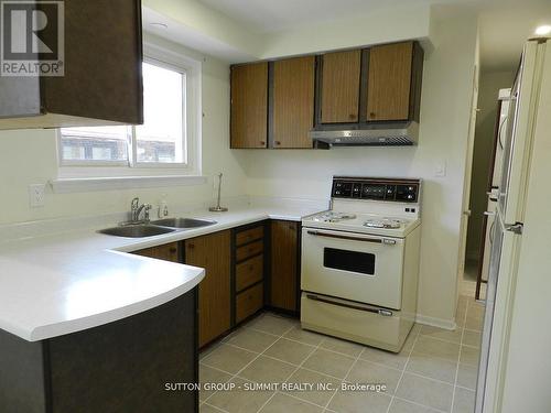 Main - 3117 Corrigan Drive, Mississauga (Applewood), ON - Indoor Photo Showing Kitchen With Double Sink