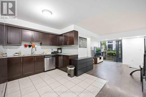 620 - 140 Widdicombe Hill Boulevard, Toronto, ON - Indoor Photo Showing Kitchen