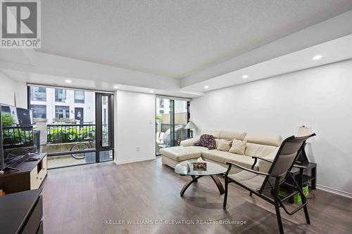 620 - 140 Widdicombe Hill Boulevard, Toronto, ON - Indoor Photo Showing Living Room