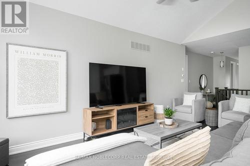 22 Hughes Street, Collingwood, ON - Indoor Photo Showing Living Room