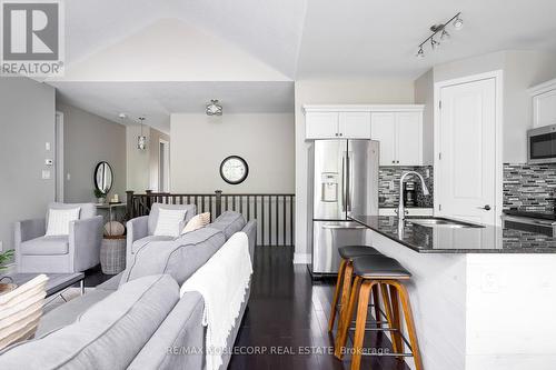 22 Hughes Street, Collingwood, ON - Indoor Photo Showing Kitchen