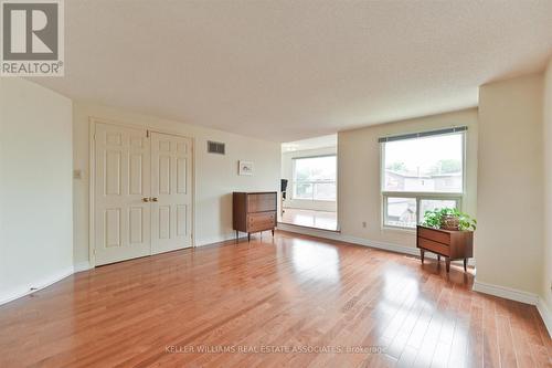 3199 Vanderbilt Road, Mississauga, ON - Indoor Photo Showing Living Room