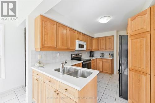 3199 Vanderbilt Road, Mississauga, ON - Indoor Photo Showing Kitchen With Double Sink