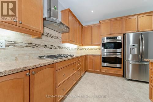 31 Junetown Circle, Brampton (Credit Valley), ON - Indoor Photo Showing Kitchen With Stainless Steel Kitchen