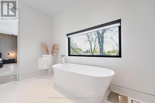 1337 Waverly Avenue, Oakville (Bronte East), ON - Indoor Photo Showing Bathroom