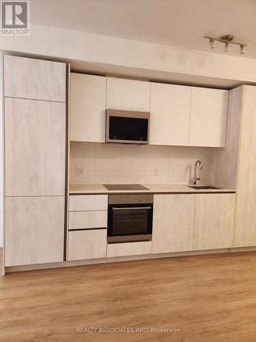 704 - 8 Widmer Street, Toronto, ON - Indoor Photo Showing Kitchen