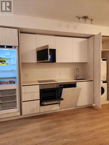 704 - 8 Widmer Street, Toronto, ON - Indoor Photo Showing Kitchen