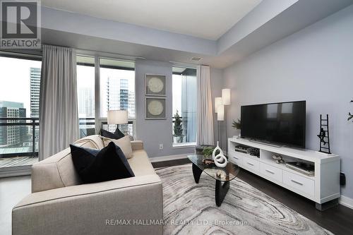 1312 - 225 Sackville Street, Toronto, ON - Indoor Photo Showing Living Room