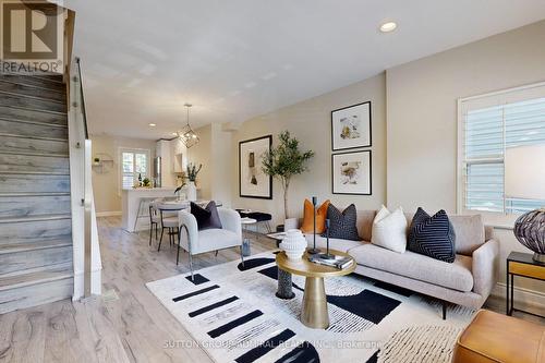 63 Cleveland Street, Toronto (Mount Pleasant East), ON - Indoor Photo Showing Living Room