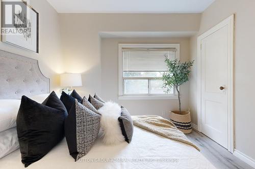 63 Cleveland Street, Toronto (Mount Pleasant East), ON - Indoor Photo Showing Bedroom