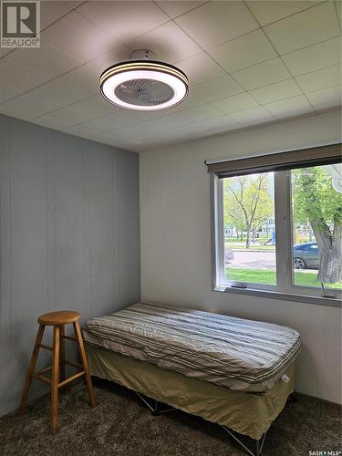 122 4Th Avenue Ne, Swift Current, SK - Indoor Photo Showing Bedroom