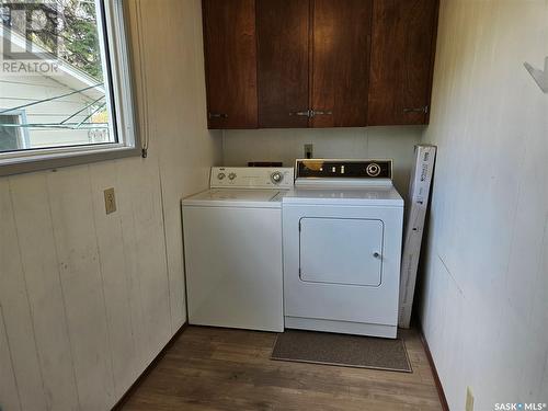 122 4Th Avenue Ne, Swift Current, SK - Indoor Photo Showing Laundry Room